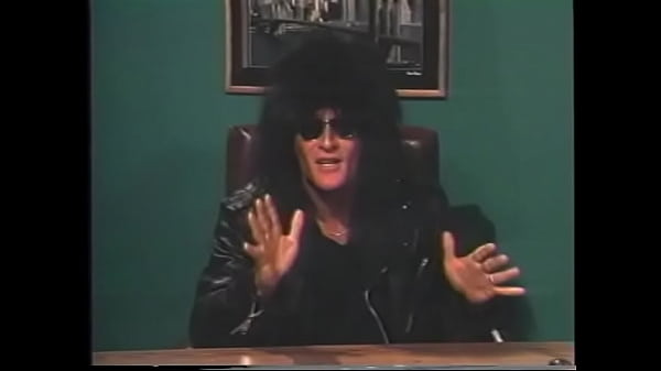 Howard Stern Gets a Lap Dance From This Blonde Bombshell