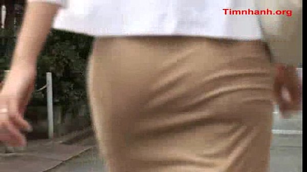 Japanese Cutie Flashing Her Pussy